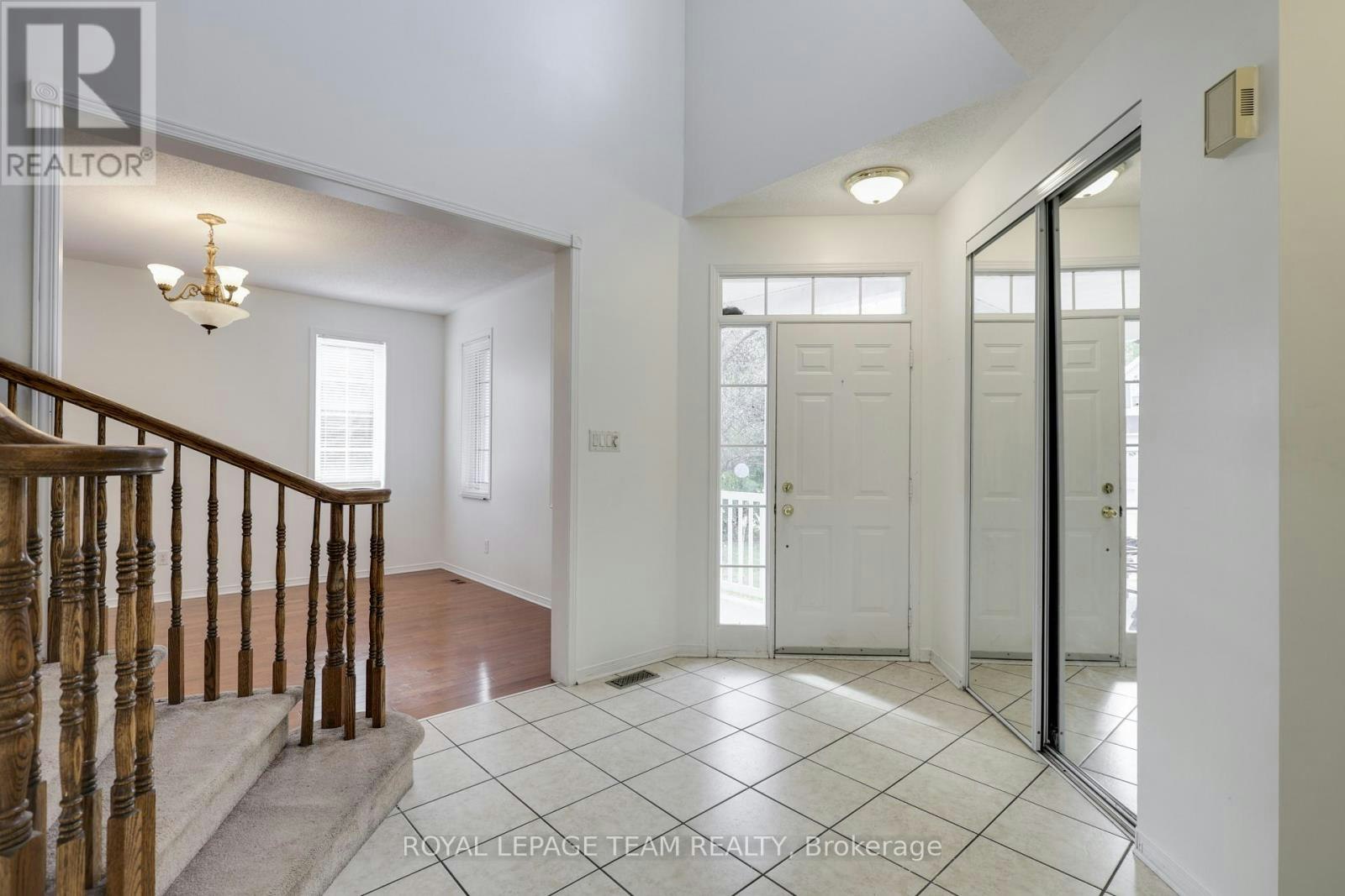 35 Norgold Crescent, Ottawa, ON, K2T 1J1 - 4