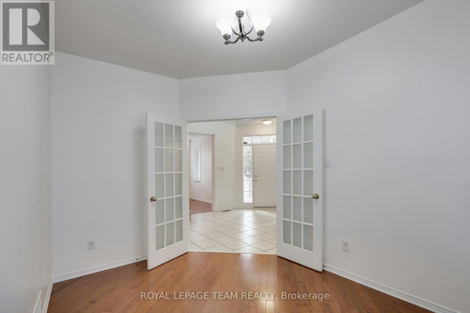 35 Norgold Crescent, Ottawa, ON, K2T 1J1 - 9