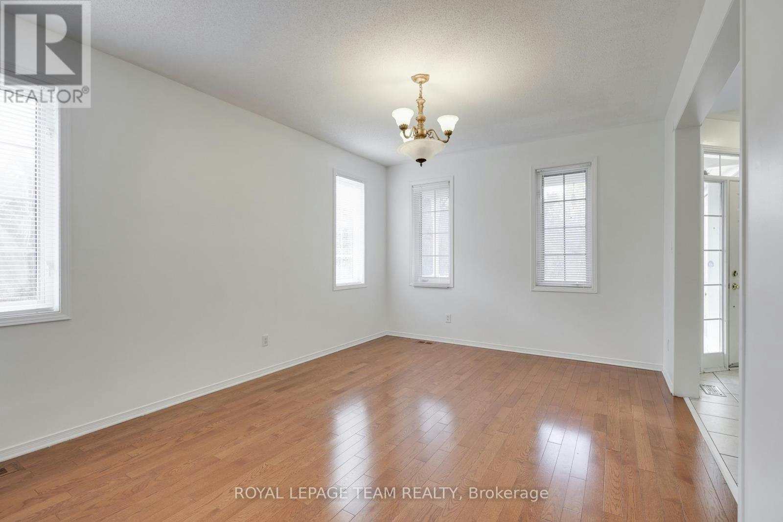 35 Norgold Crescent, Ottawa, ON, K2T 1J1 - 12