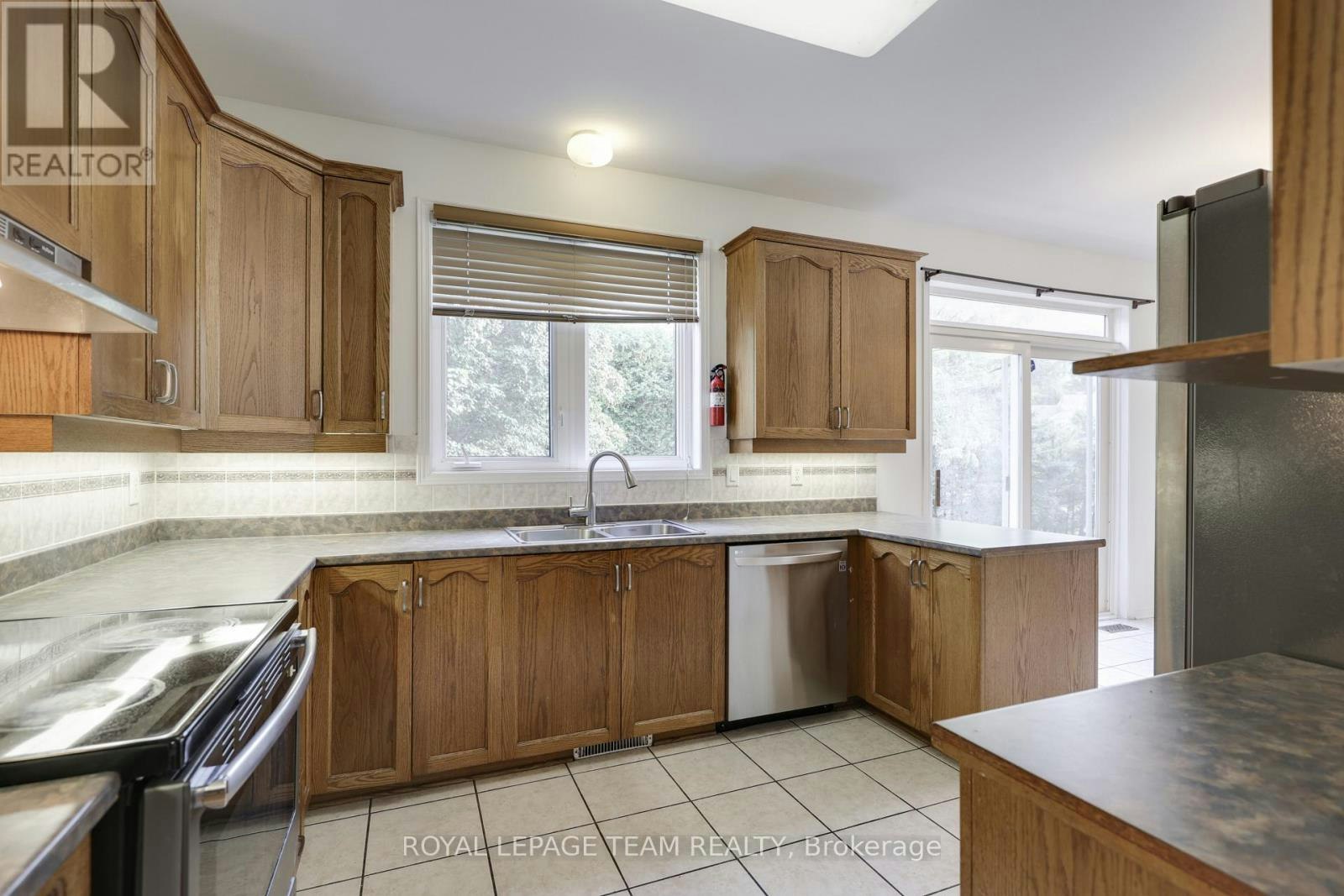 35 Norgold Crescent, Ottawa, ON, K2T 1J1 - 22