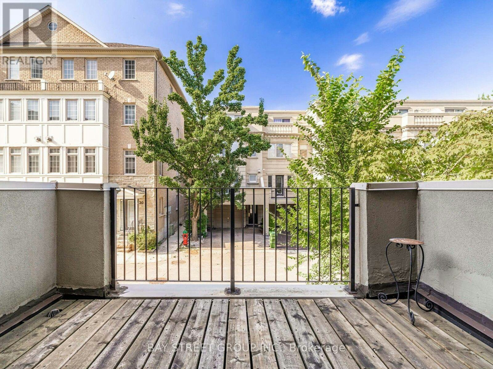 35 William Poole Way, Toronto, ON, M2N 7A6 - 37