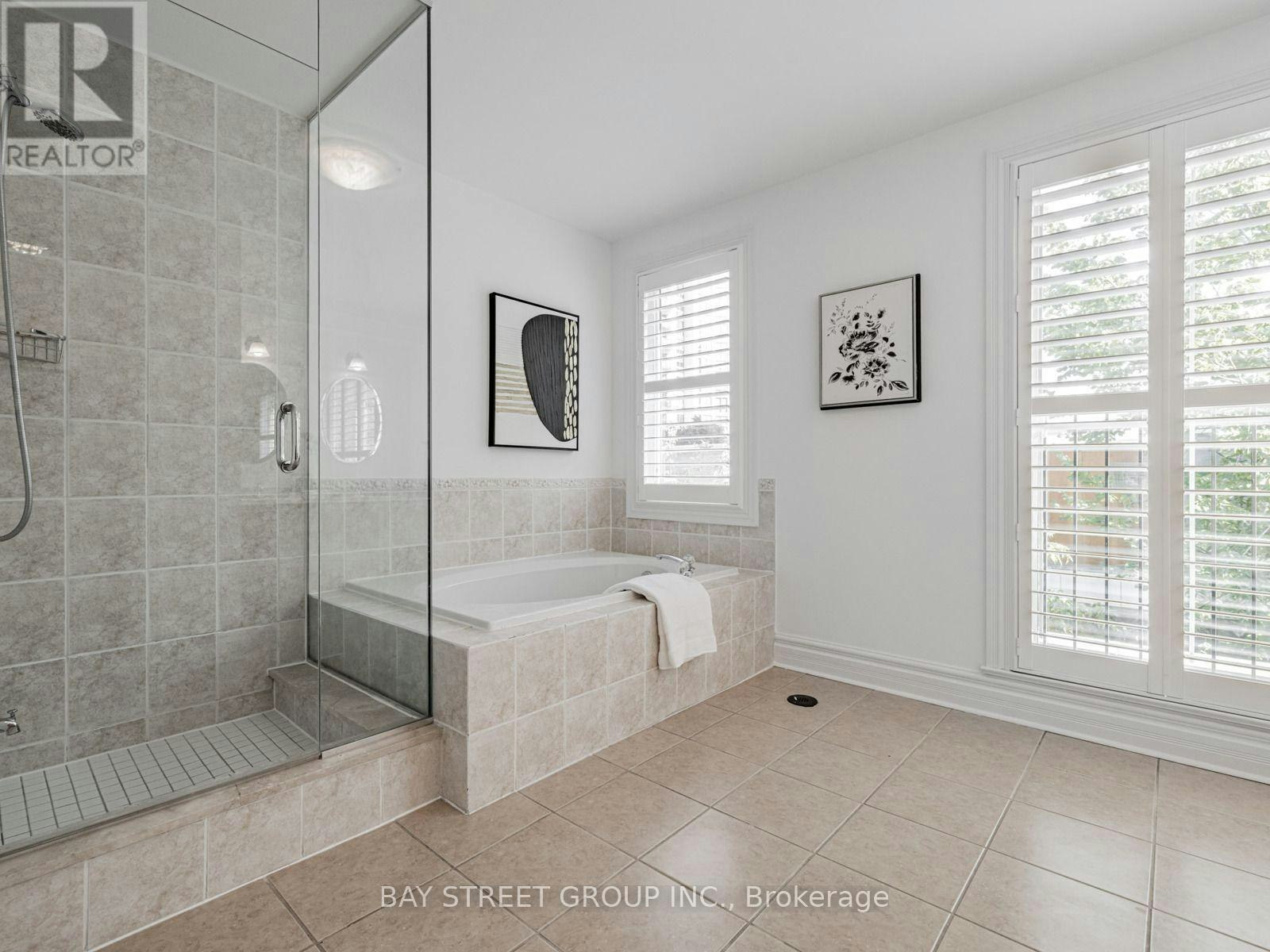 35 William Poole Way, Toronto, ON, M2N 7A6 - 34