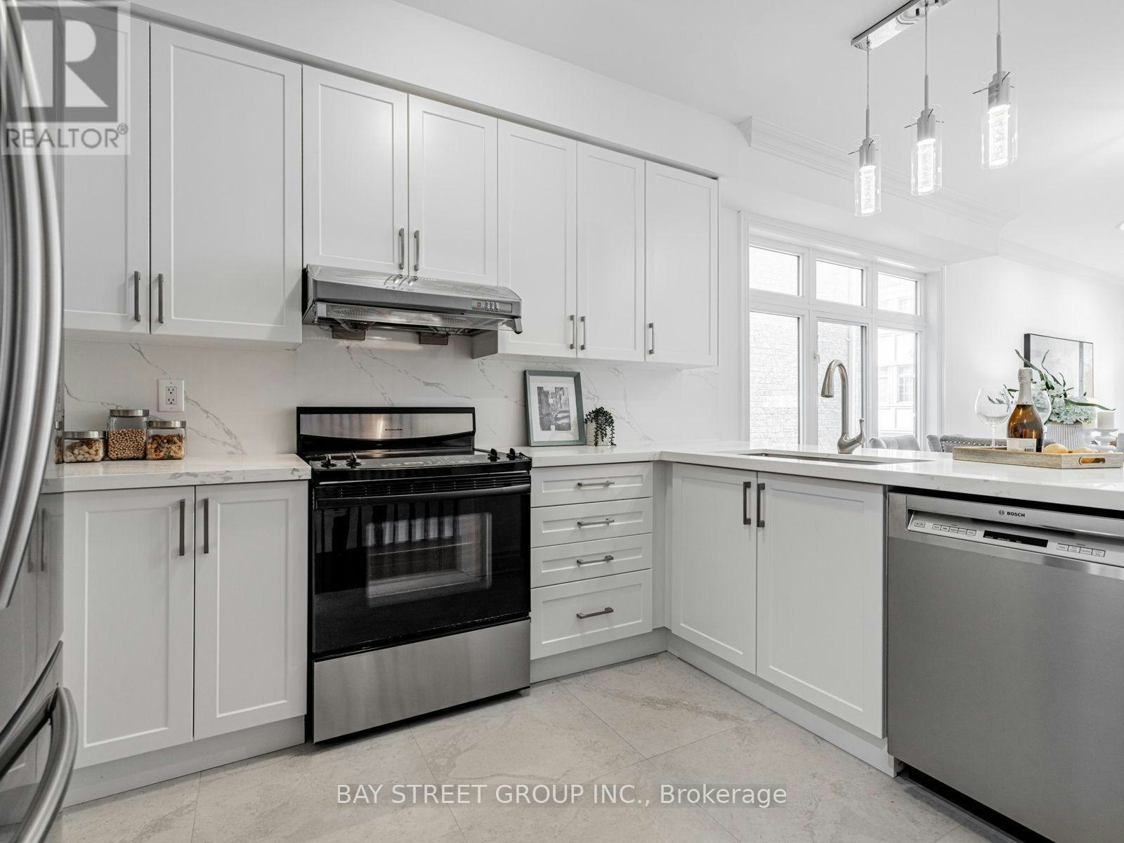 35 William Poole Way, Toronto, ON, M2N 7A6 - 13