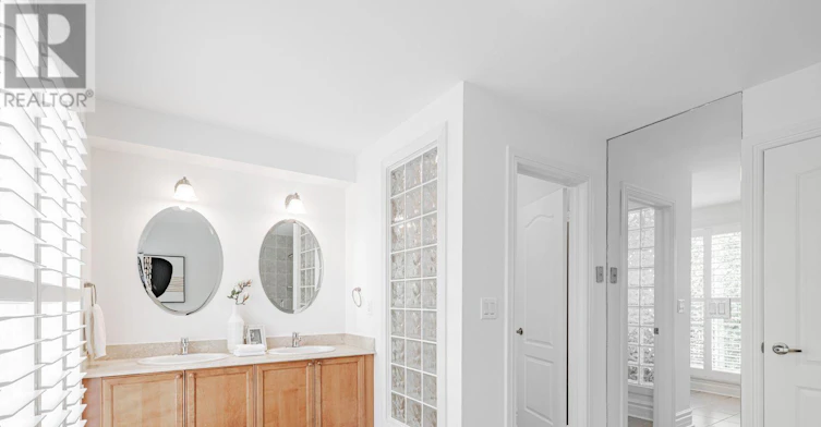 35 William Poole Way, Toronto, ON, M2N 7A6 - 35
