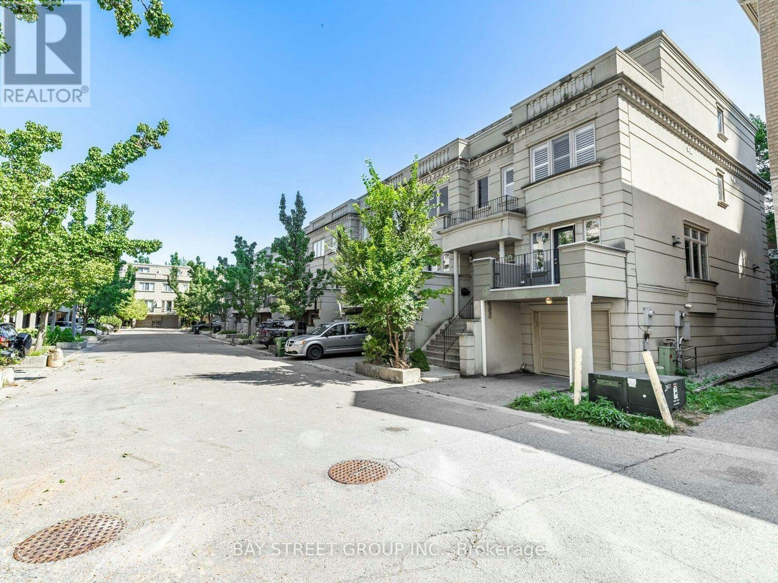 35 William Poole Way, Toronto, ON, M2N 7A6 - 3