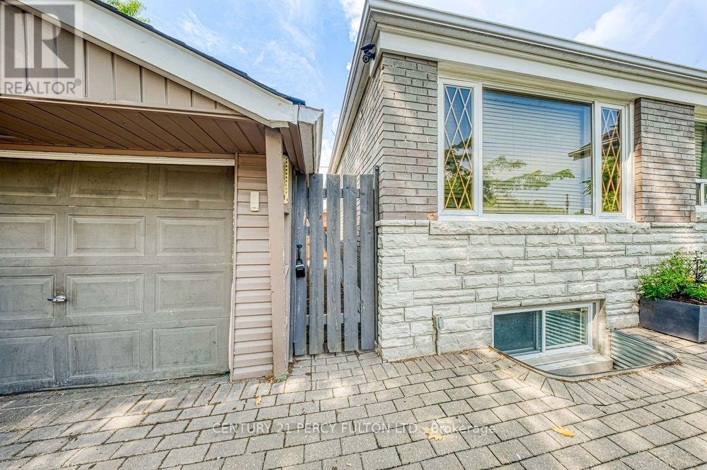 36 Merryfield Drive, Toronto, ON, M1P 1J5 - 4
