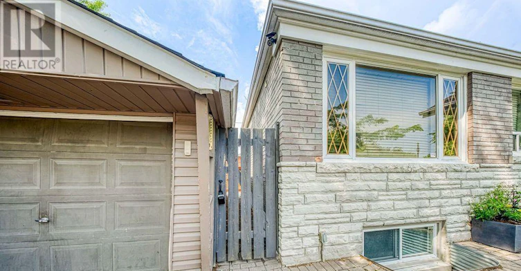 36 Merryfield Drive, Toronto, ON, M1P 1J5 - 4
