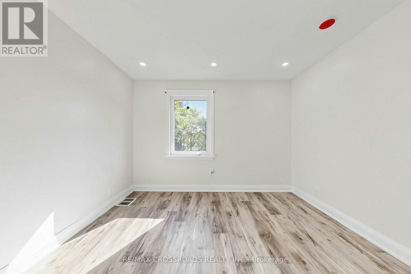 1496 Simcoe Street N, Oshawa, ON, L1G 4X7 - 3