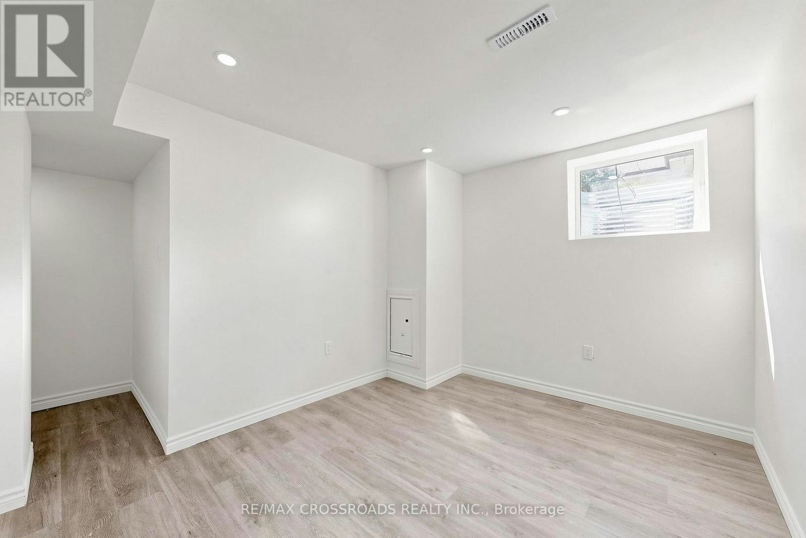 1496 Simcoe Street N, Oshawa, ON, L1G 4X7 - 31