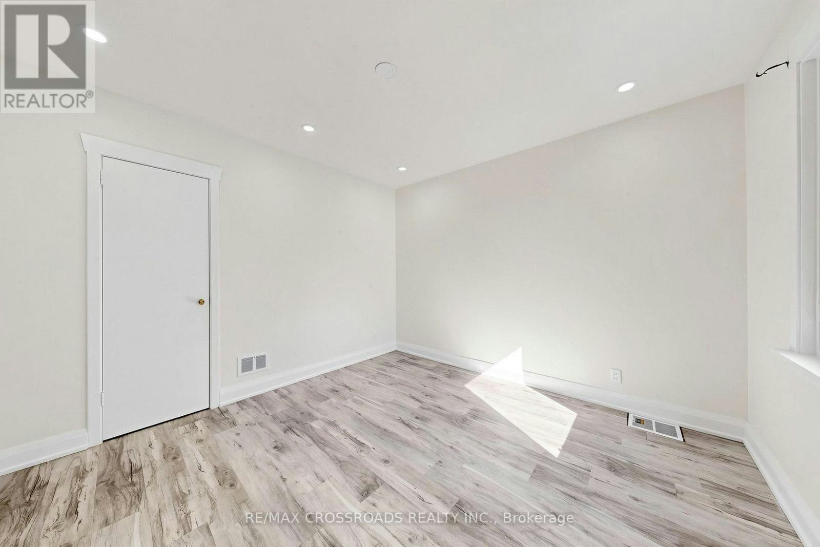 1496 Simcoe Street N, Oshawa, ON, L1G 4X7 - 7