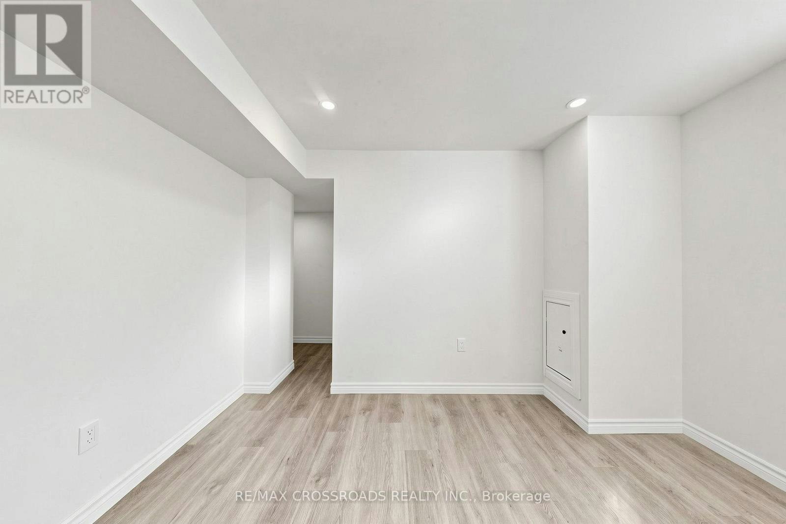 1496 Simcoe Street N, Oshawa, ON, L1G 4X7 - 33