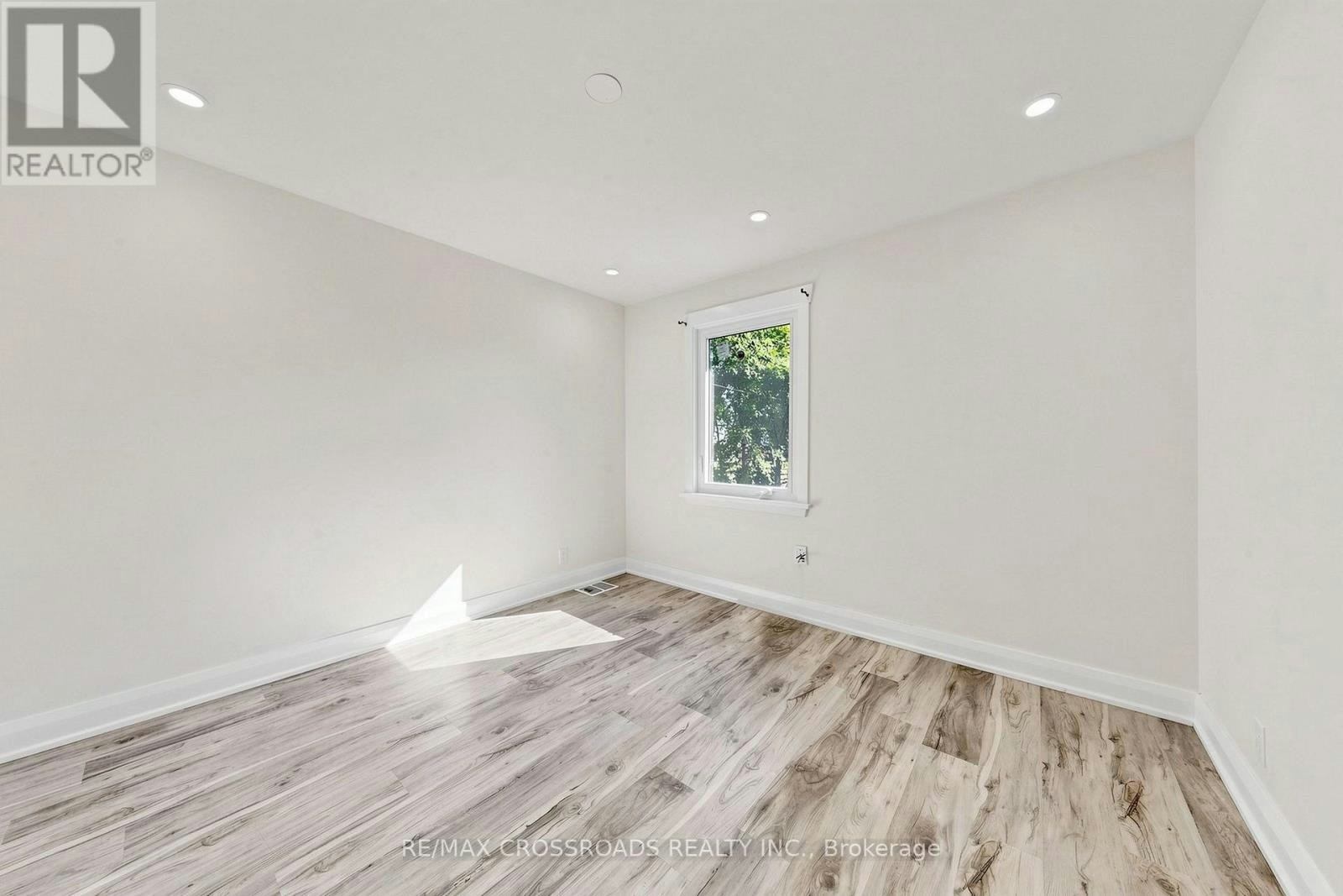 1496 Simcoe Street N, Oshawa, ON, L1G 4X7 - 5