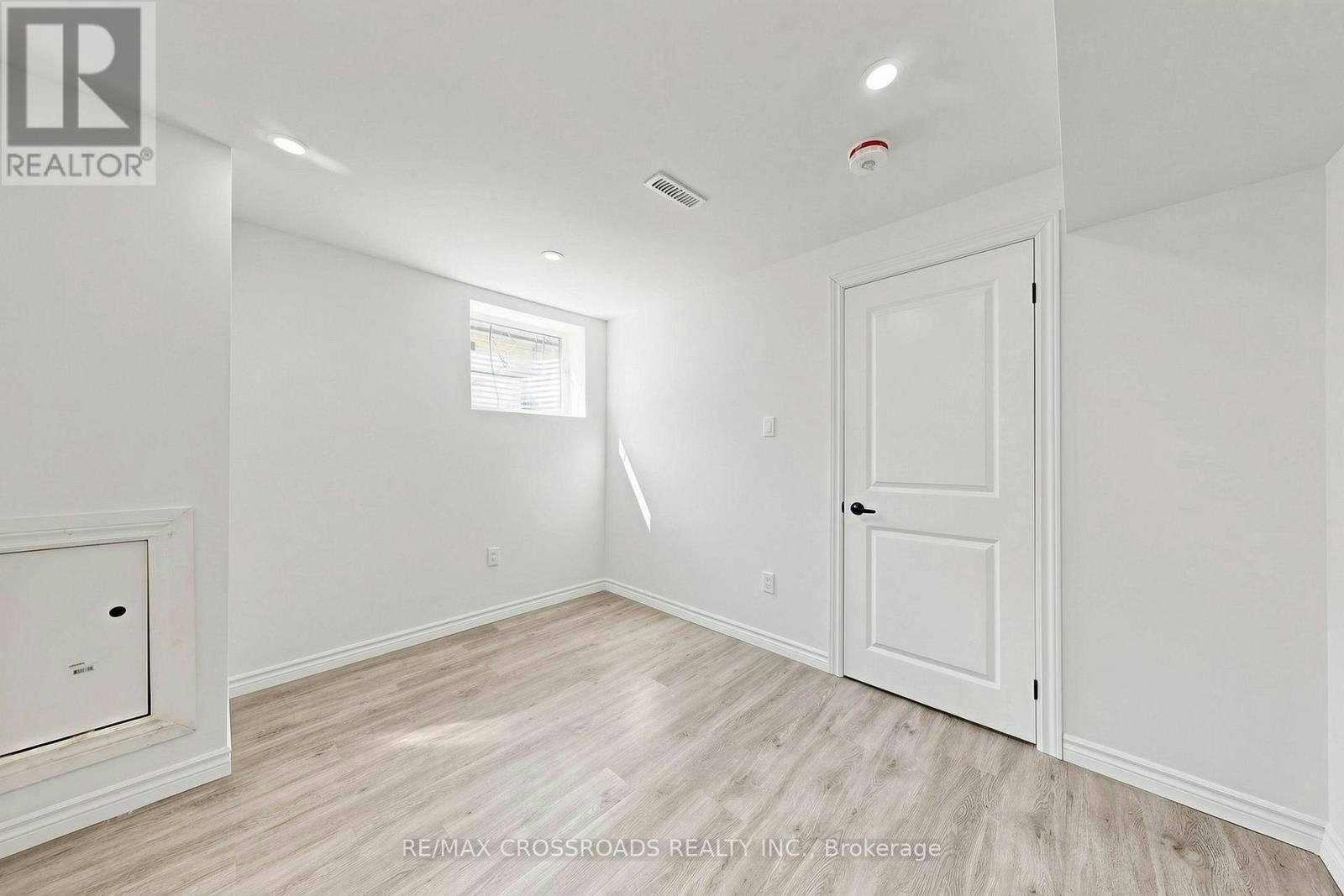 1496 Simcoe Street N, Oshawa, ON, L1G 4X7 - 32