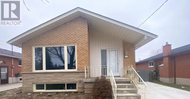 MAIN-227 Fernwood Crescent, Hamilton, ON, L8T 3L7