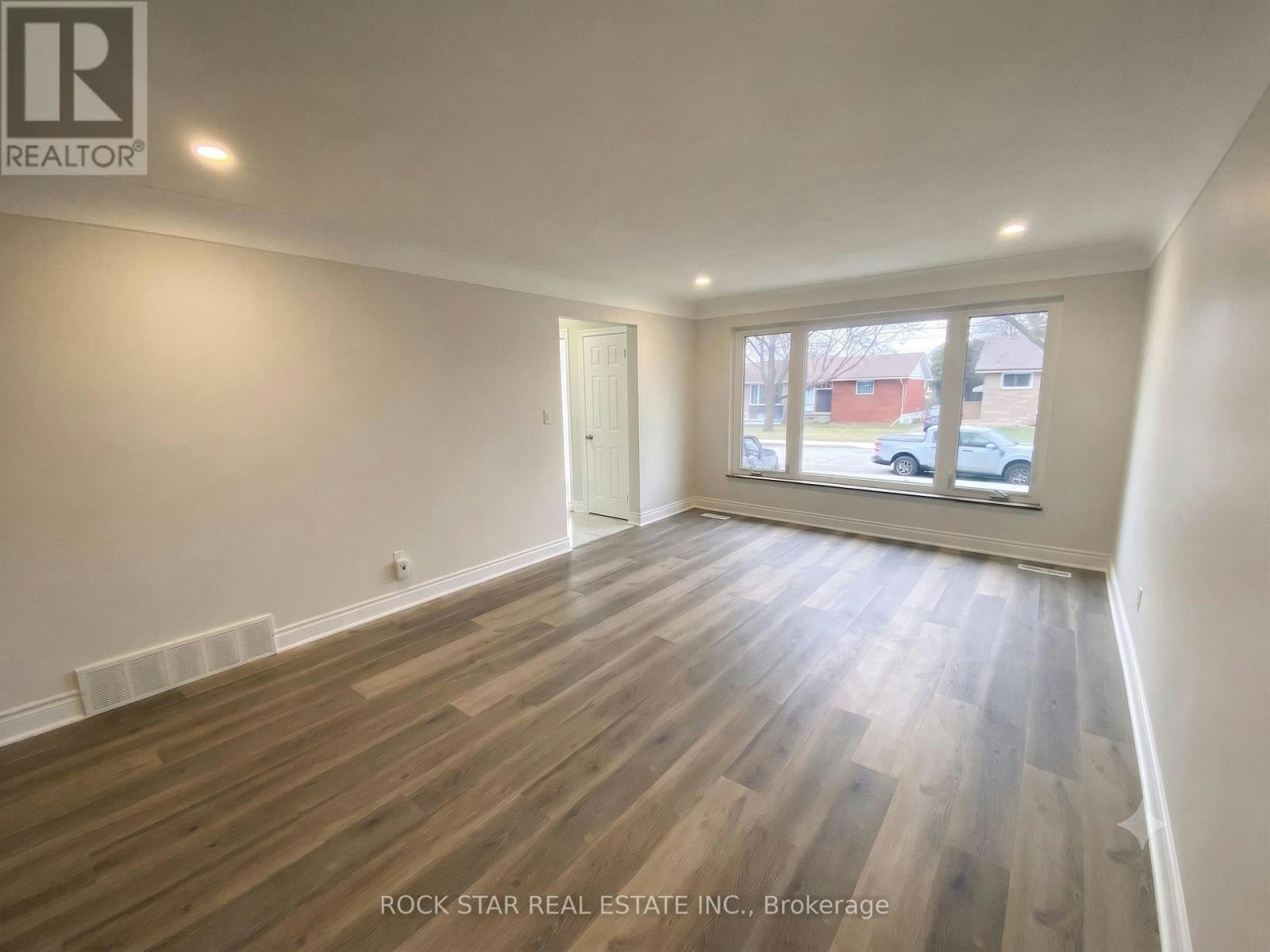 MAIN-227 Fernwood Crescent, Hamilton, ON, L8T 3L7 - 2