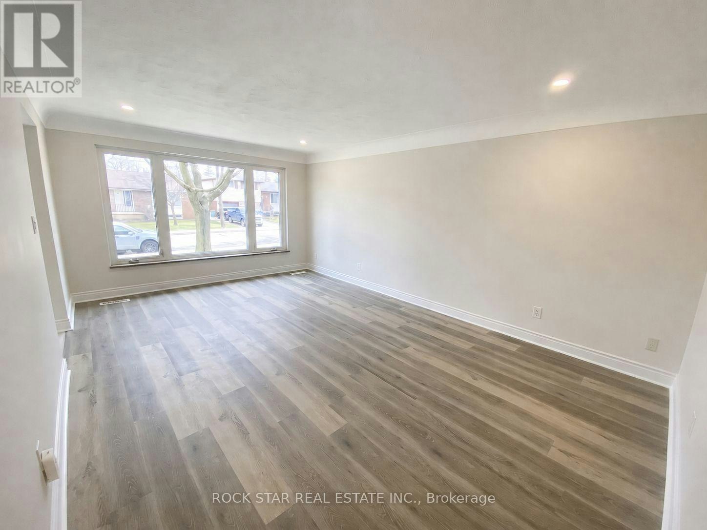 MAIN-227 Fernwood Crescent, Hamilton, ON, L8T 3L7 - 4