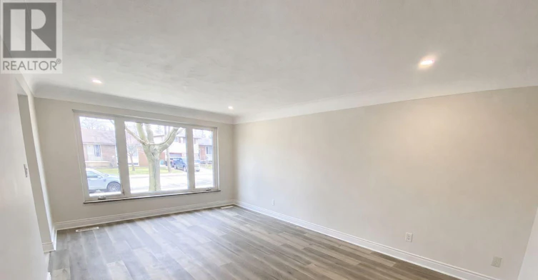 MAIN-227 Fernwood Crescent, Hamilton, ON, L8T 3L7 - 4