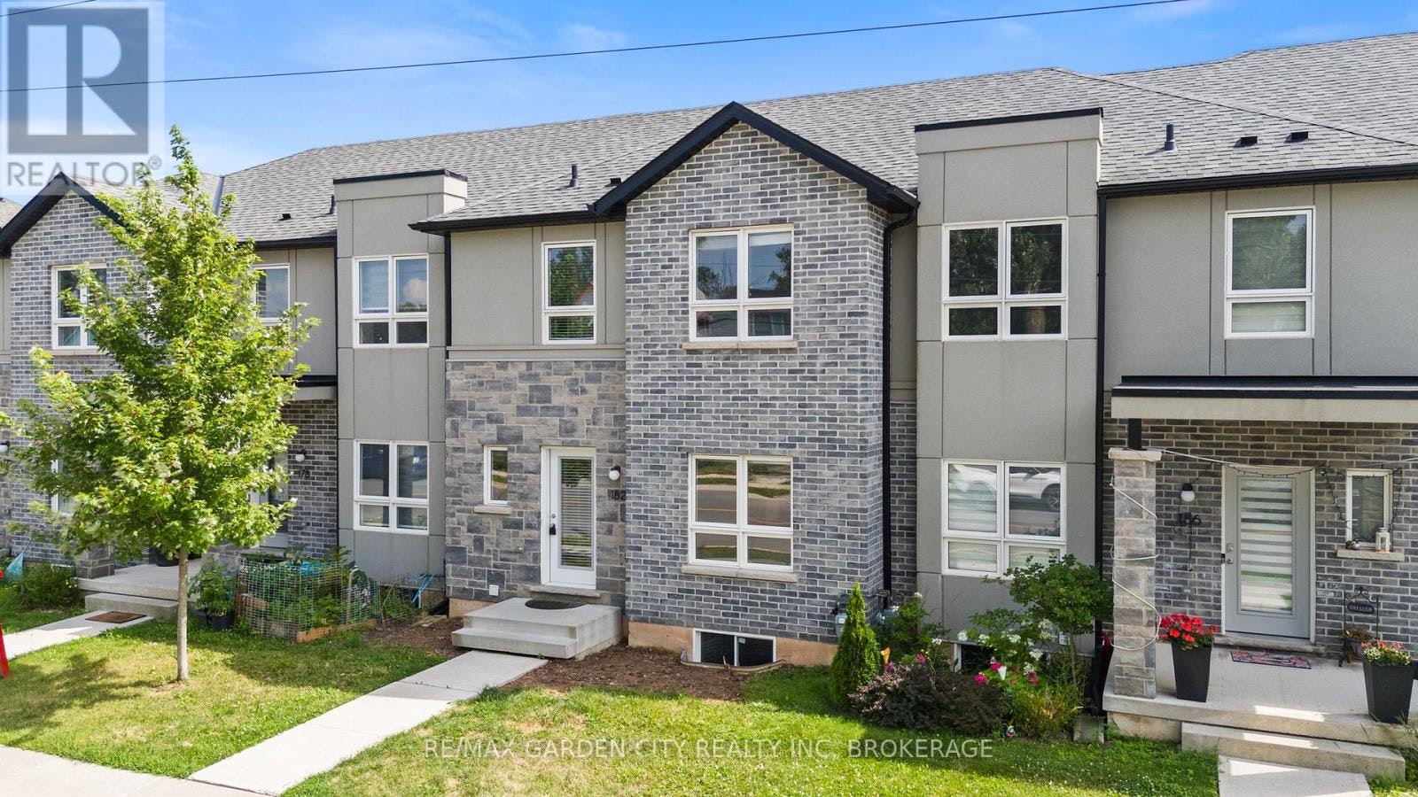8-182 Broadway Lane, Welland, ON, L3C 5L5