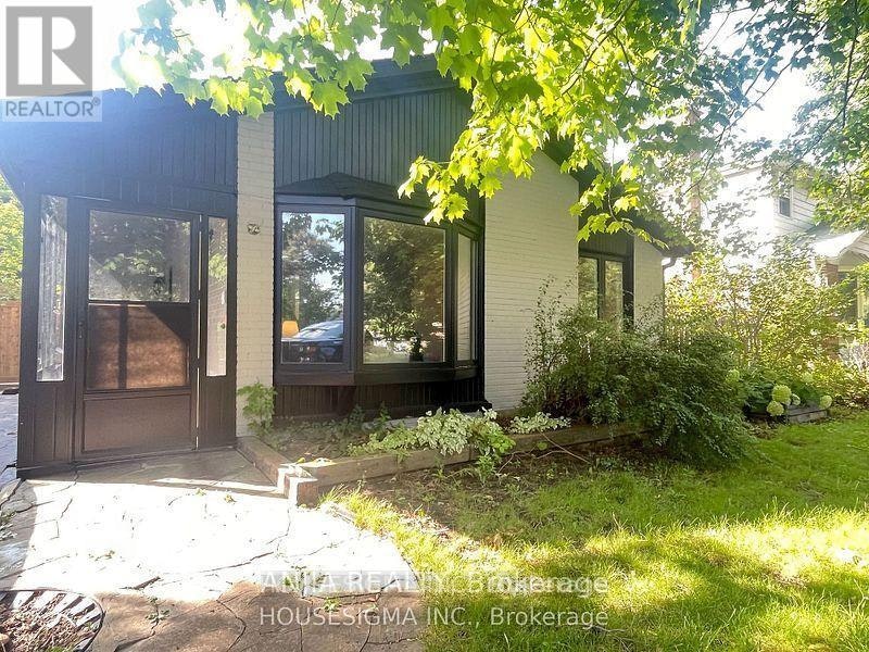 46 Seaton Drive W, Aurora, ON, L4G 2K3