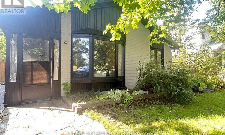 46 Seaton Drive W