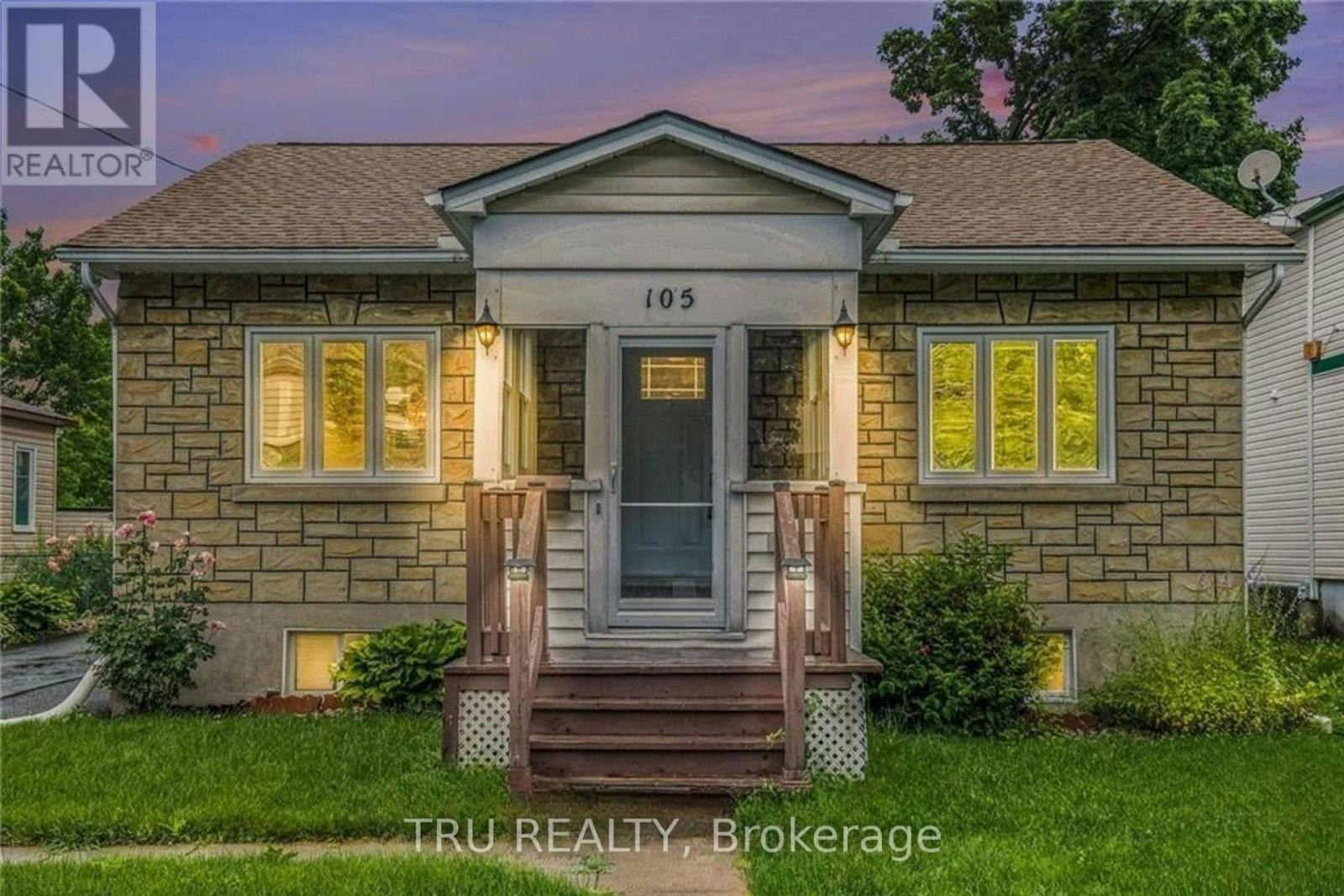 105 Mailes Avenue, Ottawa, ON, K1Z 6V5