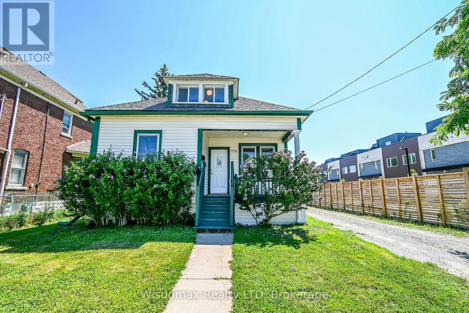 5790 Robinson Street, Niagara Falls, ON, L2G 2B2
