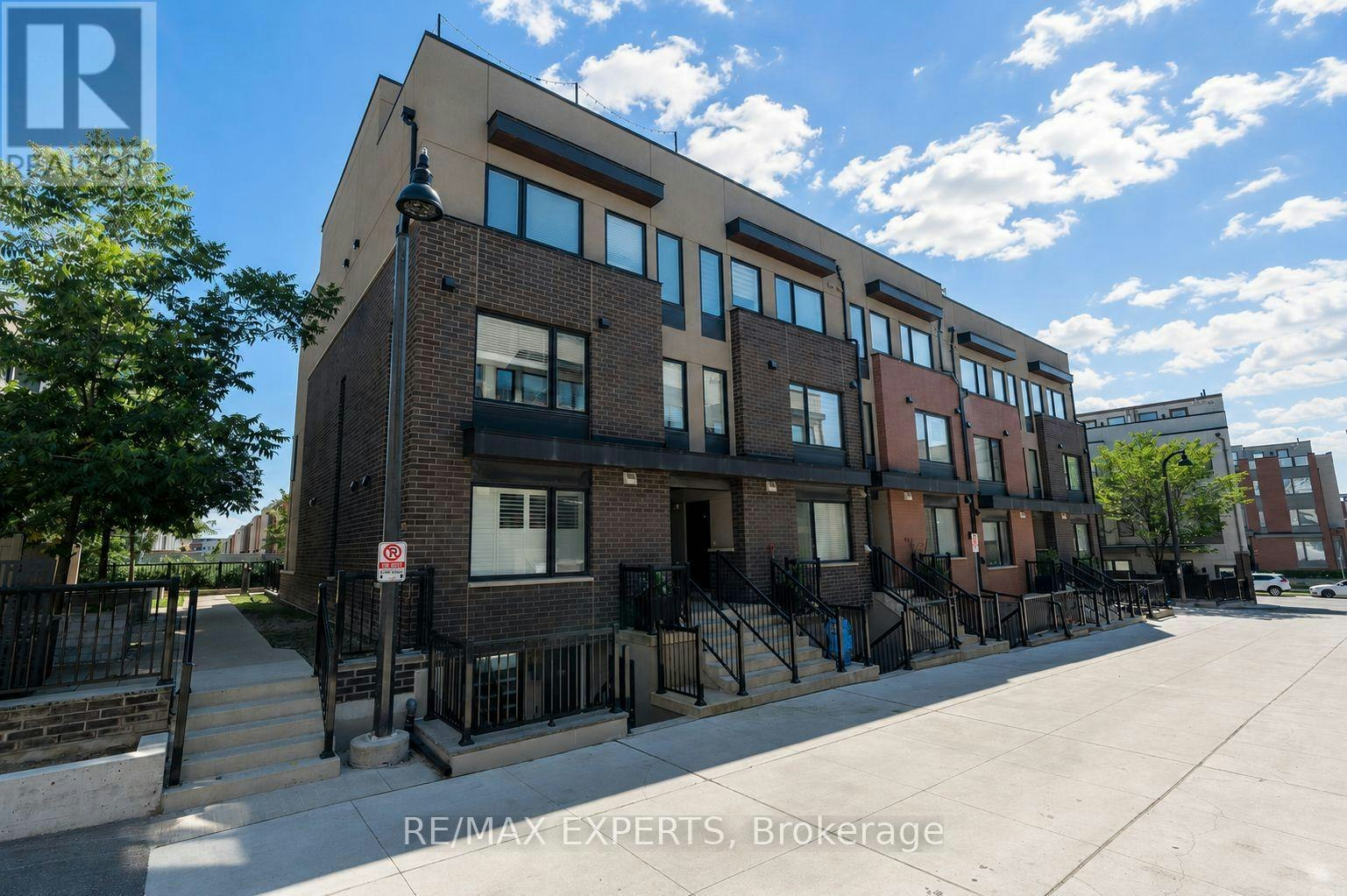 1-142 William Duncan Road, Toronto, ON, M3K 0C1