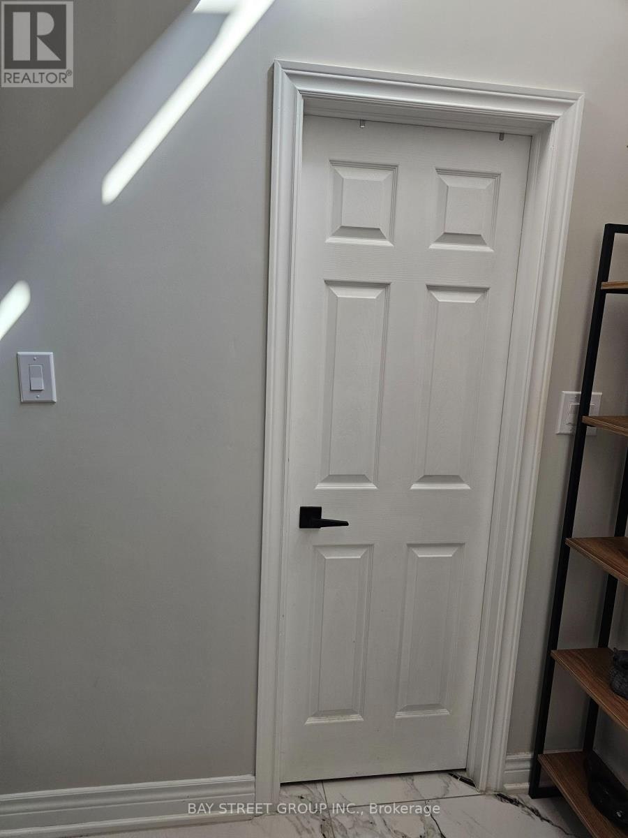 UPPER2-3177 Colonial Drive, Mississauga, ON, L5L 5L3 - 11
