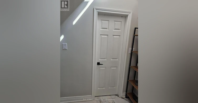 UPPER2-3177 Colonial Drive, Mississauga, ON, L5L 5L3 - 11