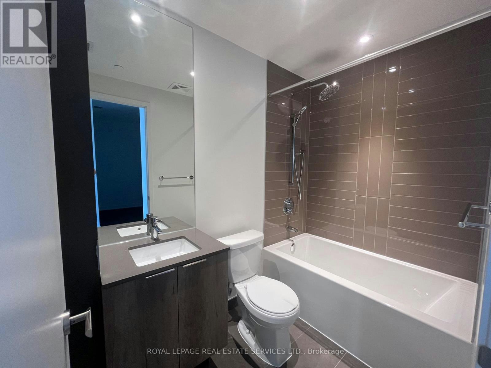 613-448 Burnahamthorpe Road W, Mississauga, ON, L5B 0R4 - 11