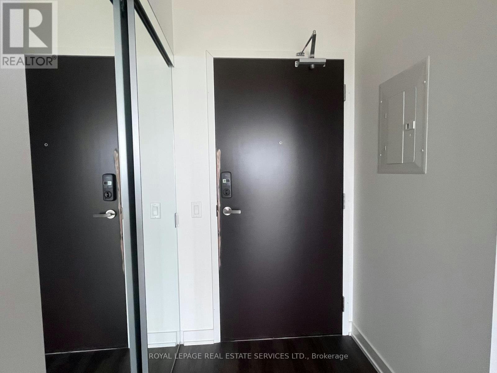 613-448 Burnahamthorpe Road W, Mississauga, ON, L5B 0R4 - 3