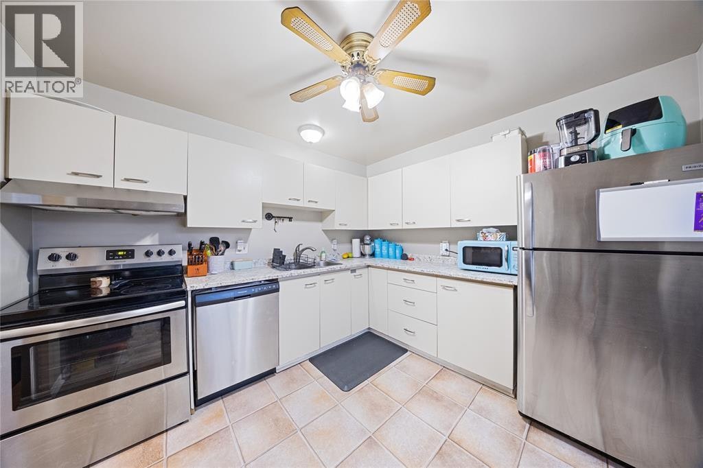 17-27 York Crescent, Sarnia, ON, N7S 6H9 - 2