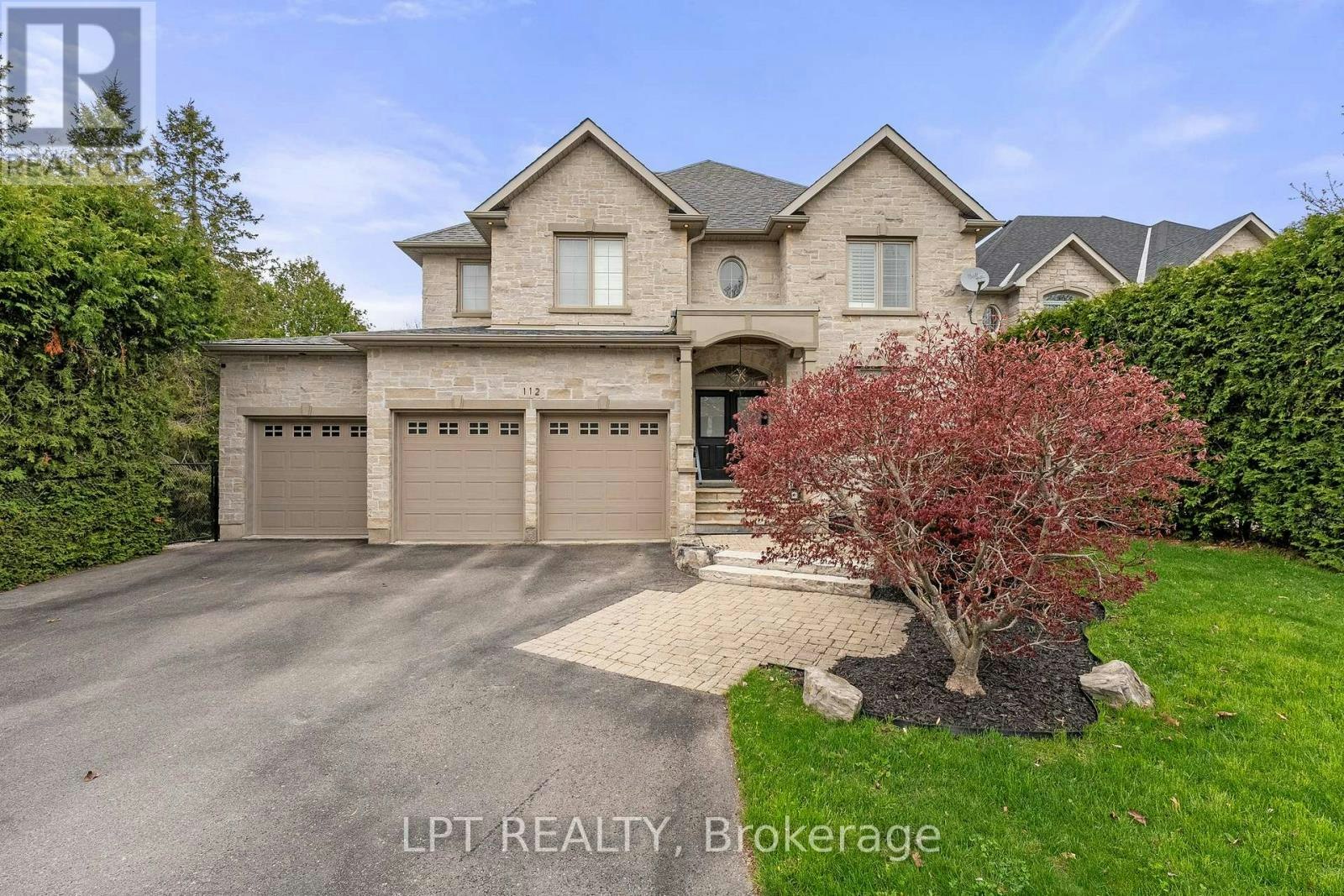 112 Tyler Street, Aurora, ON, L4G 2N3