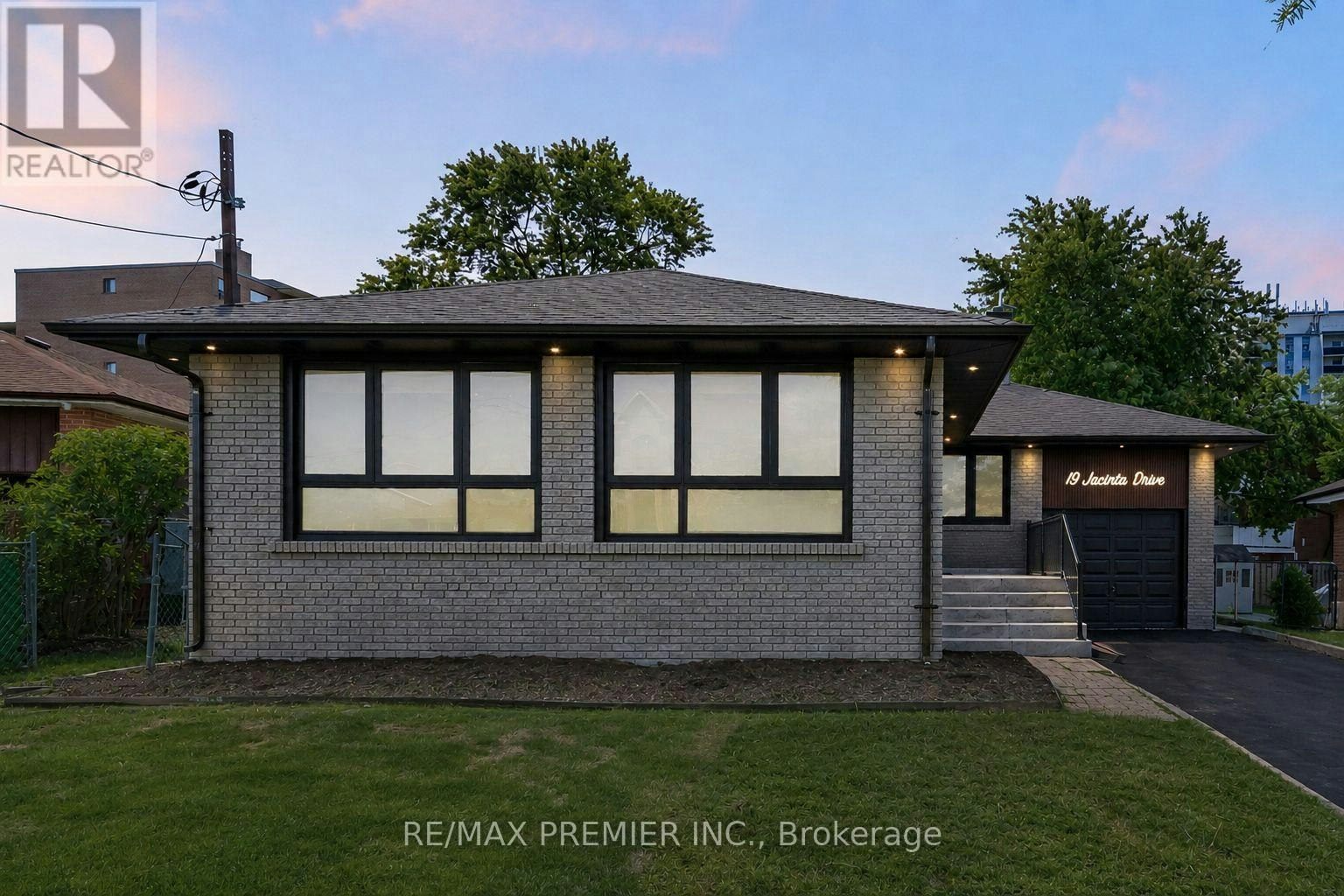 19 Jacinta Drive, Toronto, ON, M6L 1H6