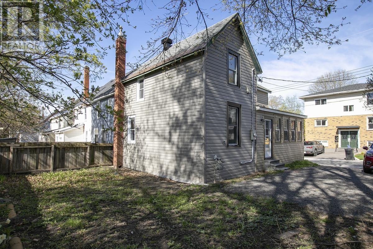 136 Biggings Avenue, Sault Ste. Marie, ON, P6A 3T9 - 6