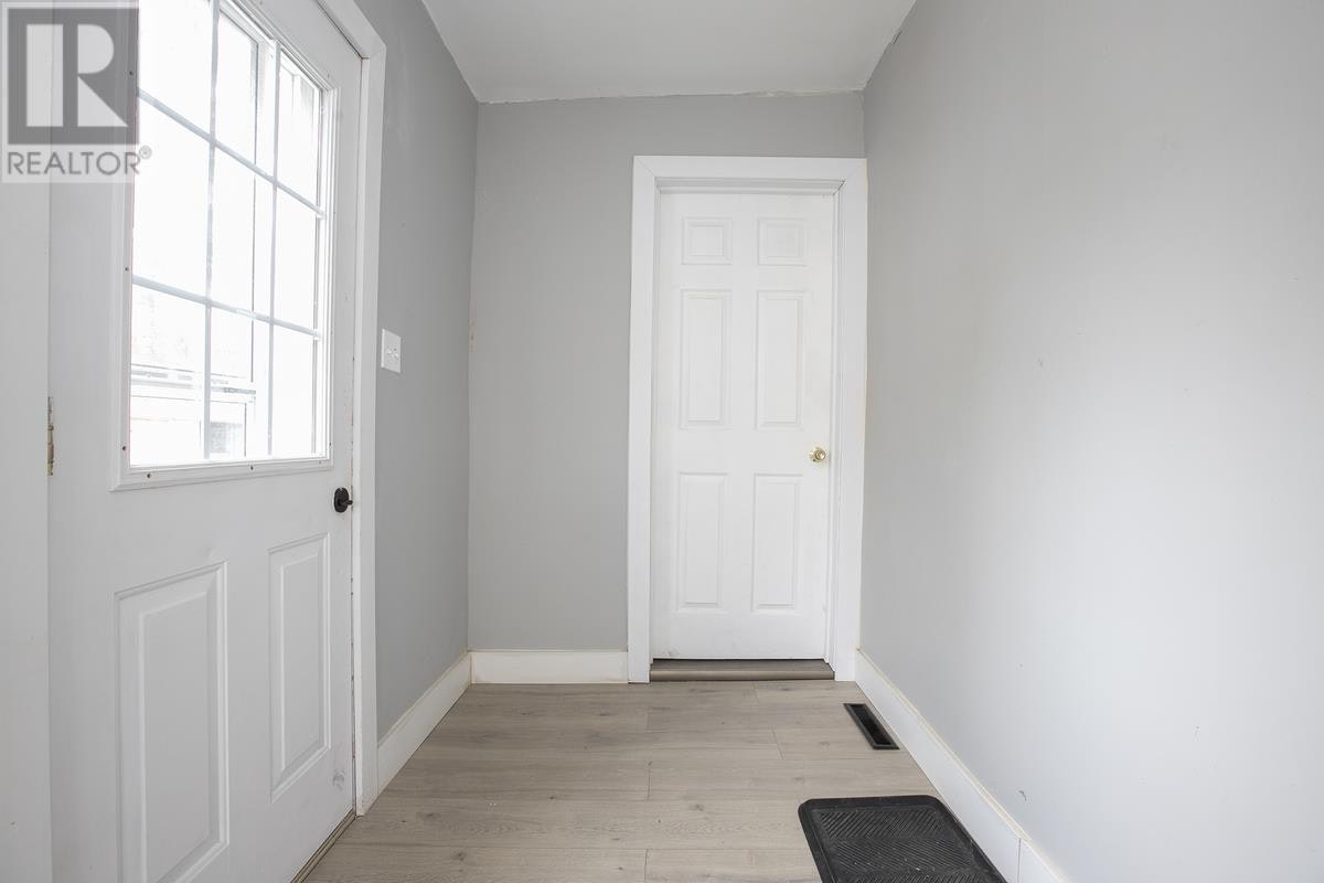 136 Biggings Avenue, Sault Ste. Marie, ON, P6A 3T9 - 14