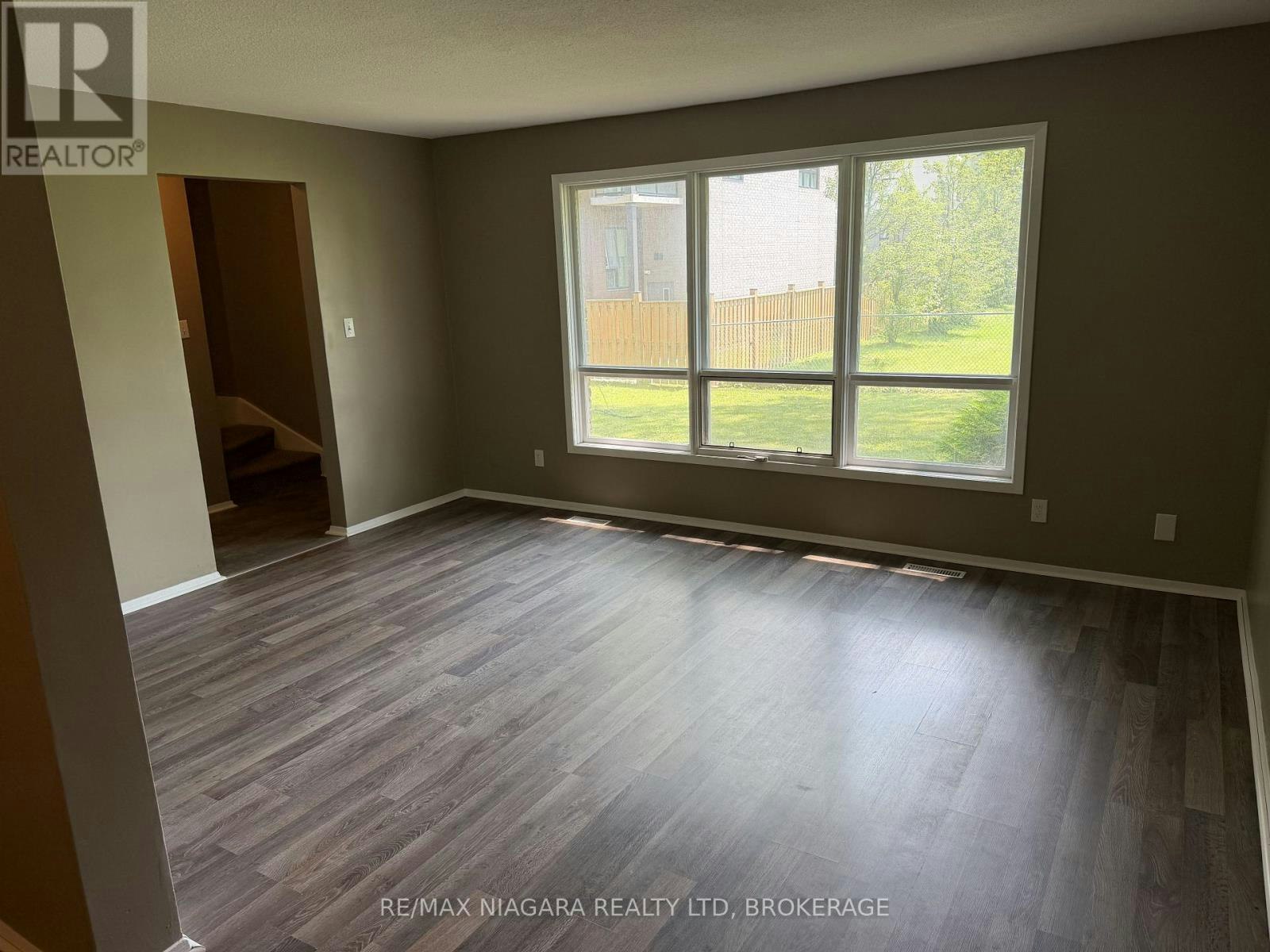 4-21 Woodlawn Road, Welland, ON, L3C 5Y7 - 4