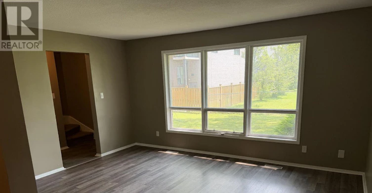 4-21 Woodlawn Road, Welland, ON, L3C 5Y7 - 4