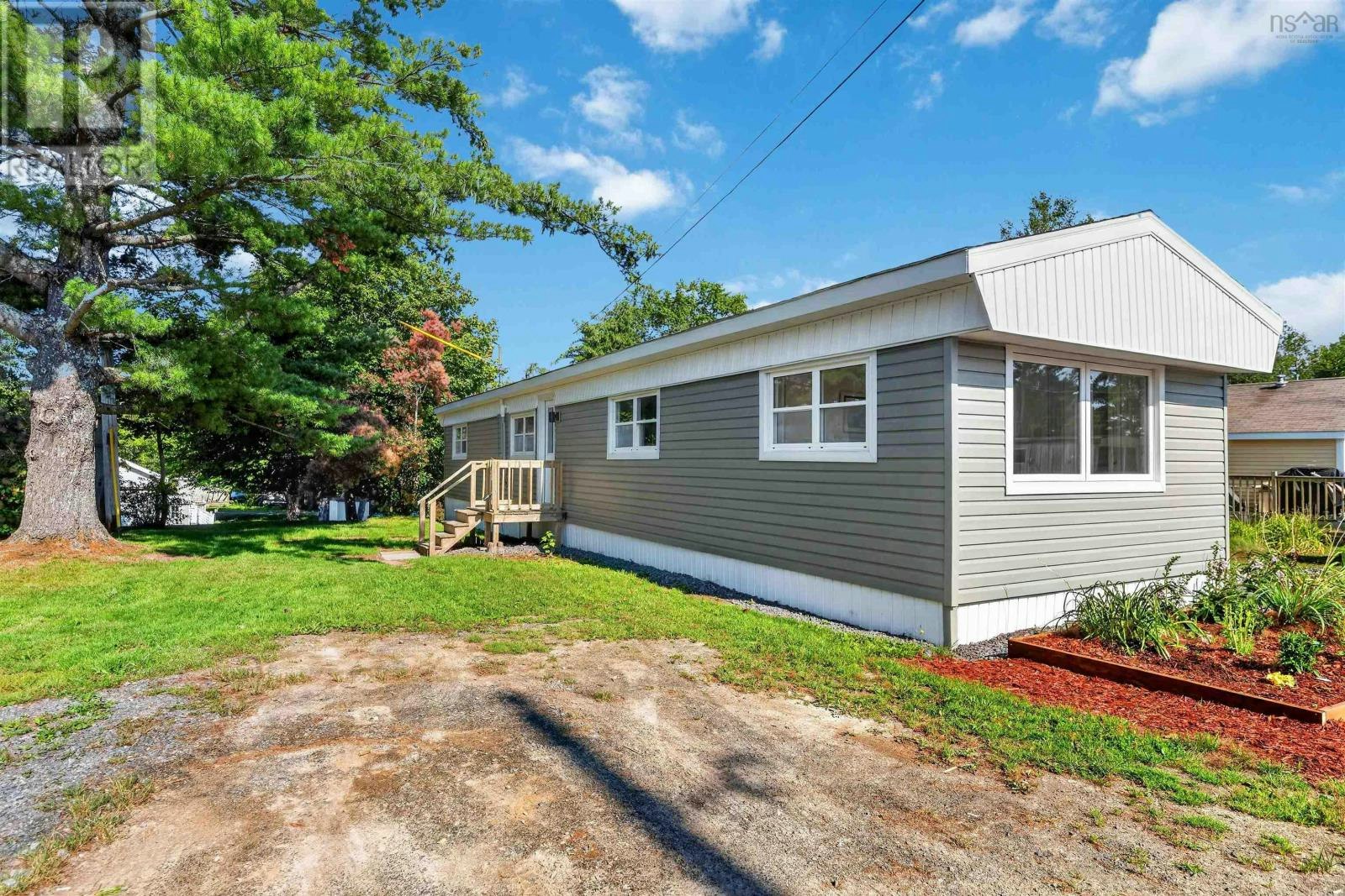 13 Hilltop Drive, Falmouth, NS, B0P 1L0