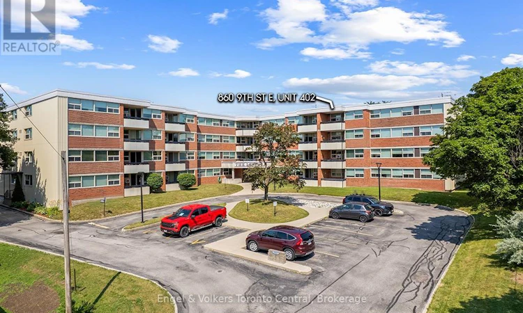 402-860 9th Street E