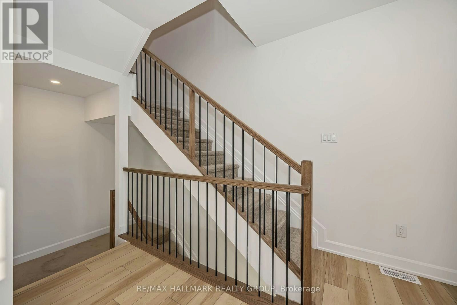 422 Rolling Meadow Crescent, Ottawa, ON, K1W 0X6 - 8
