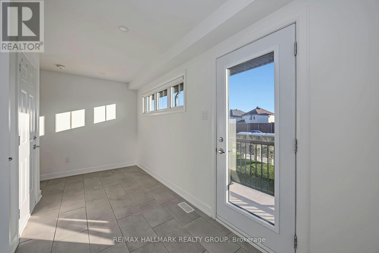 422 Rolling Meadow Crescent, Ottawa, ON, K1W 0X6 - 3