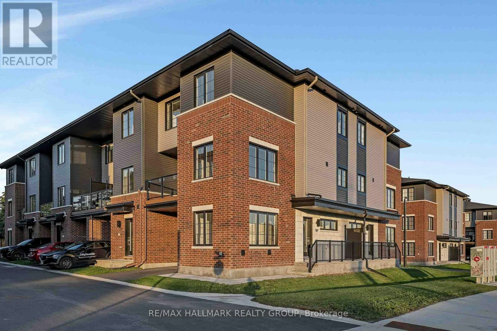 422 Rolling Meadow Crescent, Ottawa, ON, K1W 0X6
