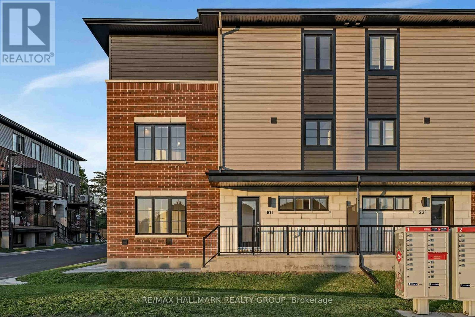 422 Rolling Meadow Crescent, Ottawa, ON, K1W 0X6 - 2