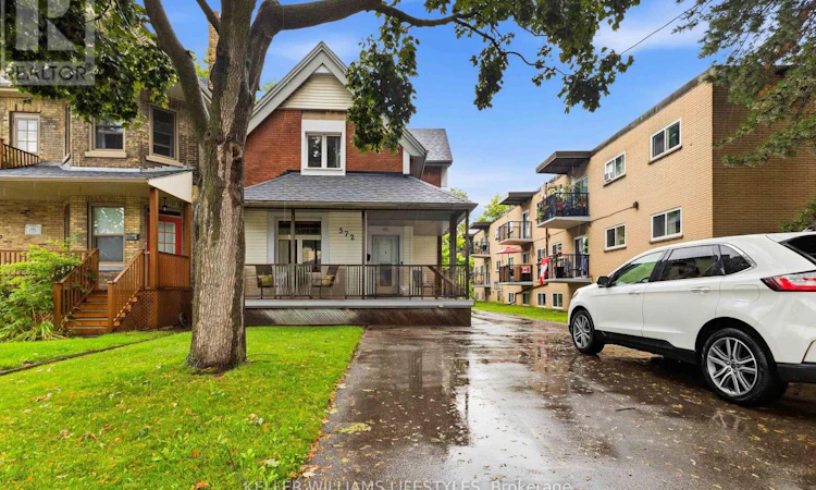 372 Simcoe Street