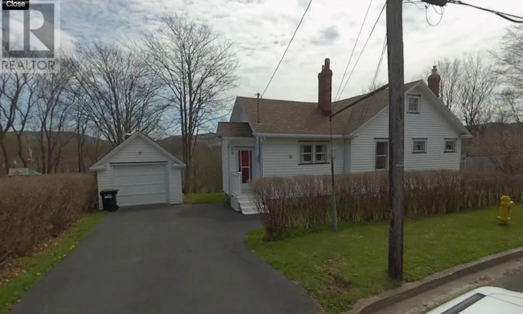 8 Glenridge Crescent