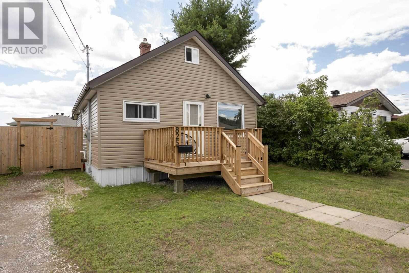 825 Newport Avenue, Thunder Bay, ON, P7A 6J8