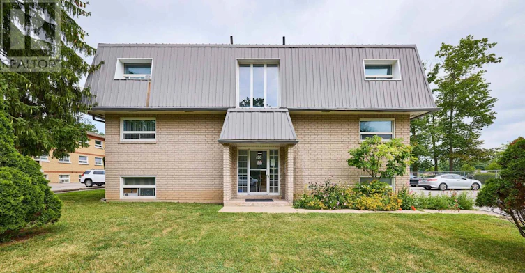 15-90 Woodlawn Road, Welland, ON, L3C 3J5