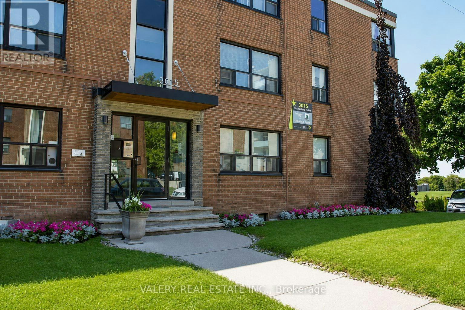 C1-3015 Queen Street E, Toronto, ON