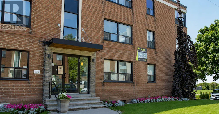 C1-3015 Queen Street E, Toronto, ON